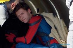 Tom Holand Balas Komentar Ketus Kirsten Dunst Soal Spider-Man