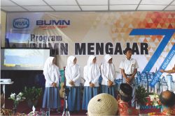 BUMN MENGAJAR : Pejabat Wika Berbagi Pengalaman di SMA Muhammadiyah 1 Sukoharjo