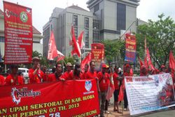 UMP 2017 : Kaum Buruh Anggap UMP Jateng Tak Pas