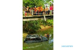JURNALISME WARGA : Mobil Antar Jemput Siswa Tercebur Sungai di Sukoharjo