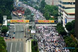 DEMO 4 NOVEMBER : Massa Mendesak, JK Akhirnya Wakili Jokowi Temui Demonstran