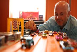 Pria Ini Sudah Habiskan Rp13,3 Miliar untuk Beli Mainan Hot Wheels