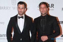 Ricky Martin Resmi Menikah dengan Tunangan Prianya