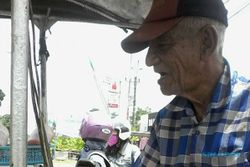 Kisah Pria Tua Penjual Burger di Depan SPBU Jalan Kaliurang Jadi Viral di Media Sosial