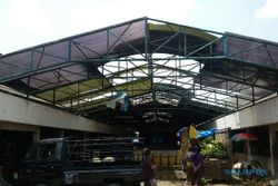 PASAR TRADISIONAL PONOROGO : Atap Pasar Songgolangit Jebol, Begini Nasib Para Pedagang