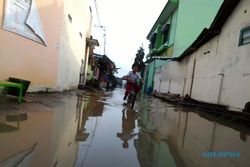 BANJIR SOLO : Pengungsi Banjir Pasar Kliwon Butuh Bantuan Pangan Balita