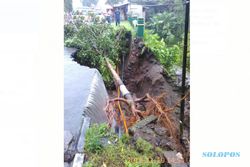 INFO TERKINI : Sayap Jembatan Kali Denggung Ambrol, Jalan ke Komplek Kabupaten Sleman Ditutup