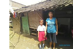 Yatim Piatu, Bocah Cerdas Boyolali Ini Diasuh Neneknya di Gubuk Reyot