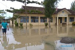 BANJIR KULONPROGO : SMKN 1 Temon Terendam Banjir, Siswa Dipulangkan, UAS Ditunda