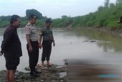 PENEMUAN MAYAT MADIUN : Jasad Perempuan Tanpa Busana Ditemukan di Sungai Bengawan