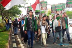 DEMO 4 NOVEMBER : Polisi Semarang Tangkal Demo di Mapolda, Pedemo Dibelokkan ke DPRD Jateng...