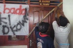 Warga Dadapayu Segel Balai Desa, Tuntut Kades Mundur