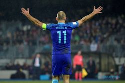 KUALIFIKASI PIALA DUNIA 2018 : Robben Kembali, Bikin Gol, dan Cedera Lagi