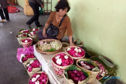 MUBENG BERINGHARJO : Suka Duka Penjual Bunga Warisan Orang Tua