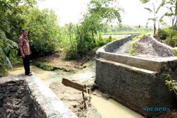 INFRASTRUKTUR SRAGEN : Baru 90% Dibangun, Jembatan Kalimacan Sudah Ambrol