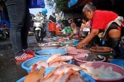 PASAR TRADISIONAL SEMARANG : Ngotot Singkirkan Pedagang Ikan, Dinas Perdagangan Putus Listrik Pasar Kobong