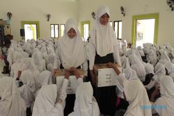 MAULID NABI 2016 : Peringati Hari Lahir Nabi, Siswa SMP Islam Sultan Agung Galang Dana