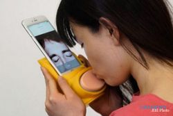 SMARTPHONE TERBARU : Ponsel Ini Bantu Pasangan LDR Ciuman Jarak Jauh