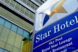 HARI IBU : Hotel Star Beri Kejutan Ibu Karyawan