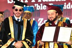 BOLLYWOOD : Shah Rukh Khan Terima Gelar Doktor Honoris Causa