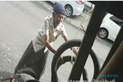 KISAH UNIK : Video Nenek Tukang Tambal Ban di Semarang Bikin Baper Netizen
