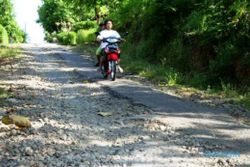 HARI NATAL 2016 : Gubernur Ganjar Minta Bina Marga Perbaiki Jalan Rusak Jelang Liburan