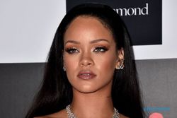 Dituding Lecehkan Ratu Elizabeth II, Rihanna Kena Kritik
