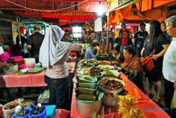 Kuliner Enak di Pasar Semawis Semarang, dari Lumpia hingga Pisang Plenet