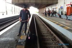 NATAL 2016: Antisipasi Bom, Polisi Madiun Kerahkan 2 Anjing Pelacak di Stasiun Madiun