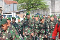 HARI INFANTERI :  Ratusan Prajurit Kodam IV Diponegoro Jalan Kaki dari Jepara ke Klaten