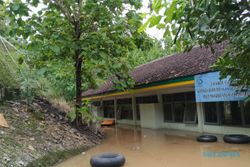 Sekolah Kebanjiran, Siswa di Gunungkidul Kerjakan Ujian Berpindah-pindah Tempat