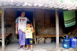 FOTO BEDAH RUMAH : Begini Rumah Tak Layak Huni Rembang