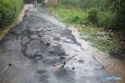 INFRASTRUKTUR  SALATIGA : Baru Diperbaiki, Jalan Baru di Argomulyo Rusak Lagi karena Banjir