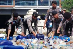 FOTO MIRAS SEMARANG : Ribuan Botol Miras Dimusnahkan