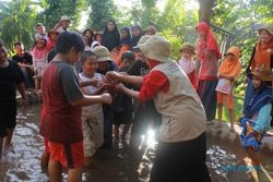 PENDIDIKAN PONOROGO : Pelajar SD Manfaatkan Waktu Liburan untuk Belajar Bahasa Inggris