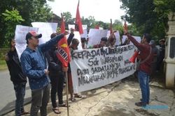 DEMO SUKOHARJO : Tuntut Perdes Dipecat, Warga Manisharjo Kembali Berdemo