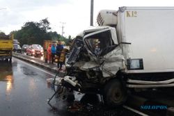 KECELAKAAN BOYOLALI : Mobil Boks Vs. Bus dan Motor, 6 Orang Terluka