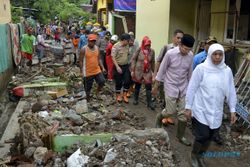 Sampah & Lumpur Memenuhi Permukiman, Kerugian Akibat Banjir Bima Rp913 Miliar