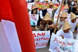 PABRIK SEMEN PATI : Pendukung Pabrik Semen Ikut Berkemah di Gubernuran