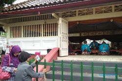 KRATON JOGJA : Gamelan Dimainkan di Pagongan Kidul, Mayoritas Penikmatnya adalah Lansia