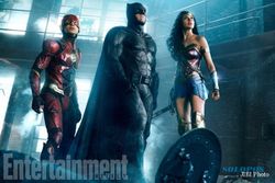 Warner Bross Pamer Penampilan Trio Justice League