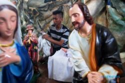 FOTO HARI NATAL 2016 : Diorama Kelahiran Yesus Ditata