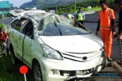 KECELAKAAN SEMARANG : Sopir Diduga Ngantuk, MPV Terjungkal di Tol Bawen-Semarang