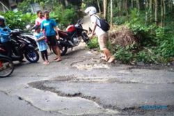 INFRASTRUKTUR SALATIGA : Jalan Rusak Bikin Kecelakaan Jadi Gunjingan Netizen