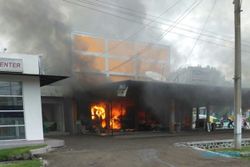 KEBAKARAN MAGETAN : Diduga Korsleting, Minimarket Milik Lanud Iswahjudi Terbakar