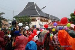 TAHUN BARU IMLEK : Diguyur Hujan, Pesta Grebeg Sudiro Tetap Meriah