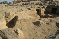 PENEMUAN BARU : Arkeolog Temukan 12 Makam Kuno di Mesir