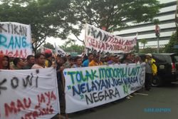 DEMO NELAYAN : Ratusan Nelayan Menyemut di depan Kantor Gubernur, Jl. Pahlawan Ditutup