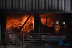 Api Sudah Tak Berbahaya, Kebakaran Pasar Senin Diprediksi Padam Sebelum Pagi