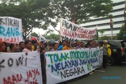 DEMO SEMARANG : Ratusan Nelayan Berunjuk Rasa di Depan Kantor Gubernur, Jl. Pahlawan Ditutup